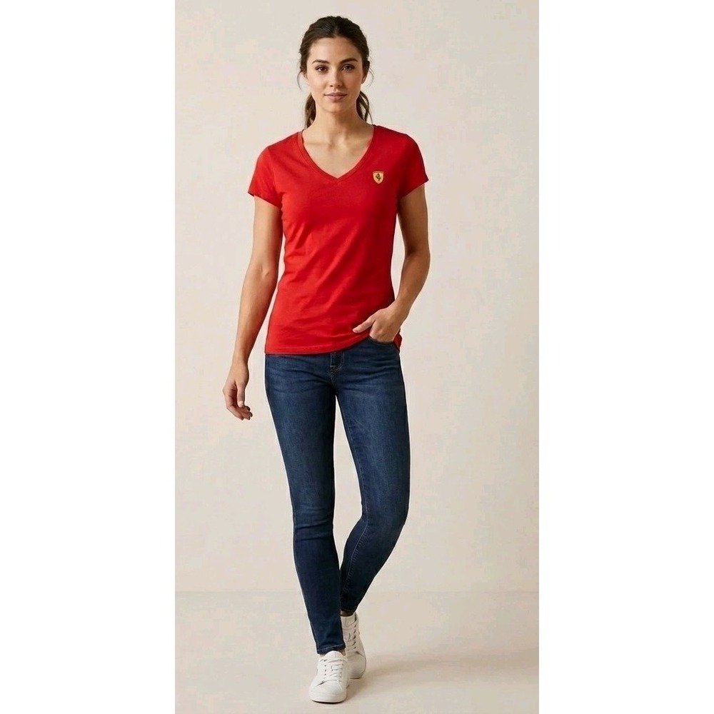 Scuderia Ferrari t-shirt women's M Slim Fit Iconic Branded London Red Fitted EUC